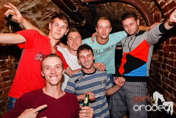 Seară de joi în Club Escape, 