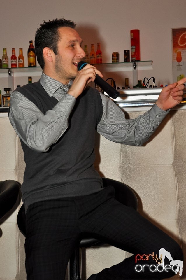 Seară de karaoke în Blondy's, 