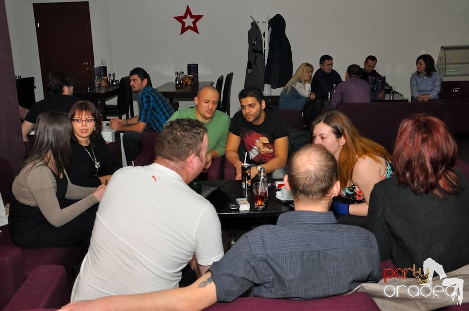 Seară de karaoke în Blondy's, 