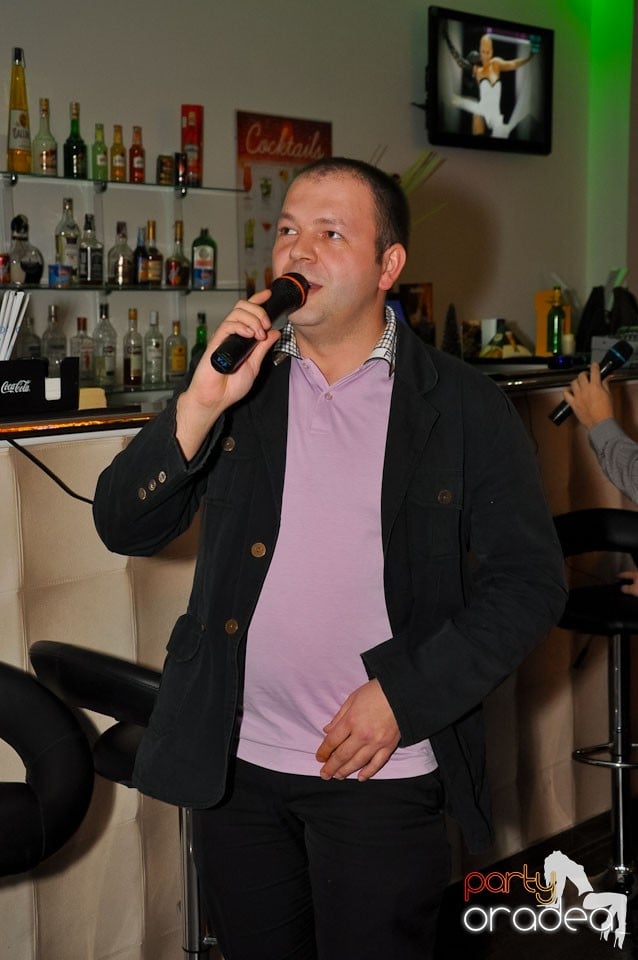 Seară de karaoke în Blondy's, 