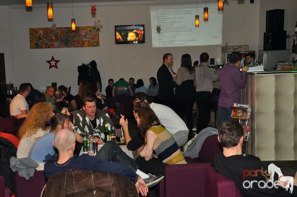 Seară de karaoke în Blondy's, 