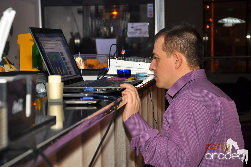 Seară de karaoke în Blondy's, 