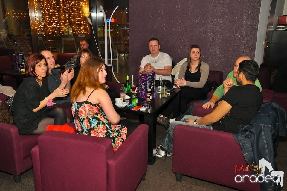 Seară de karaoke în Blondy's, 