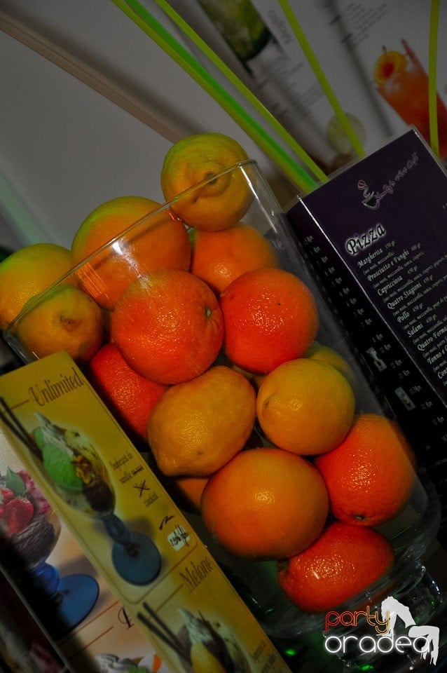 Seară de karaoke în Blondy's, 