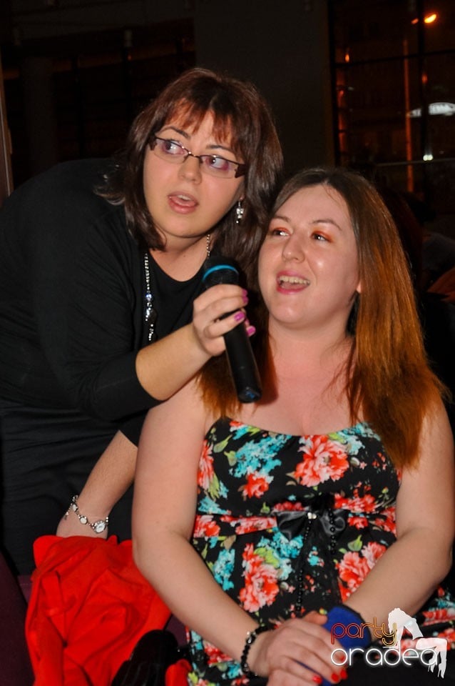 Seară de karaoke în Blondy's, 