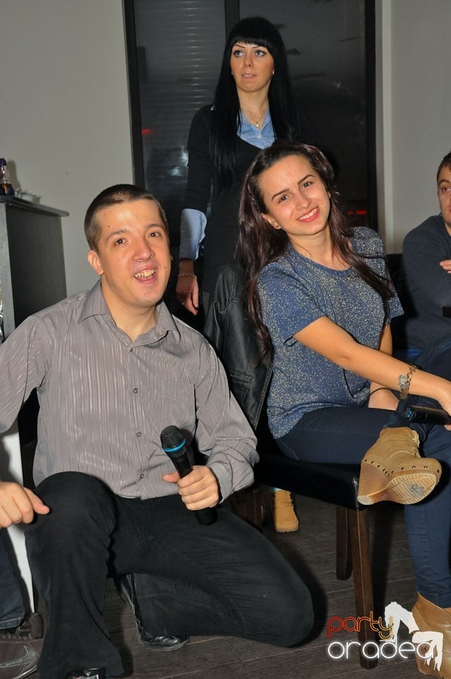 Seară de karaoke în Blondy's, 