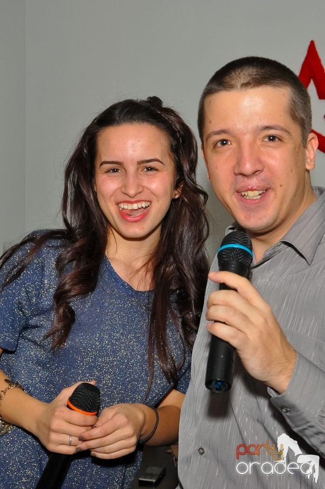 Seară de karaoke în Blondy's, 