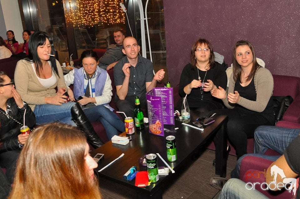 Seară de karaoke în Blondy's, 