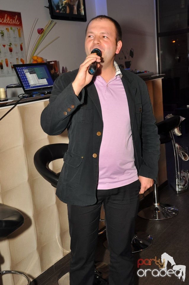 Seară de karaoke în Blondy's, 