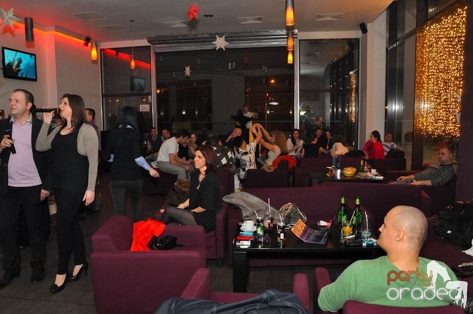 Seară de karaoke în Blondy's, 