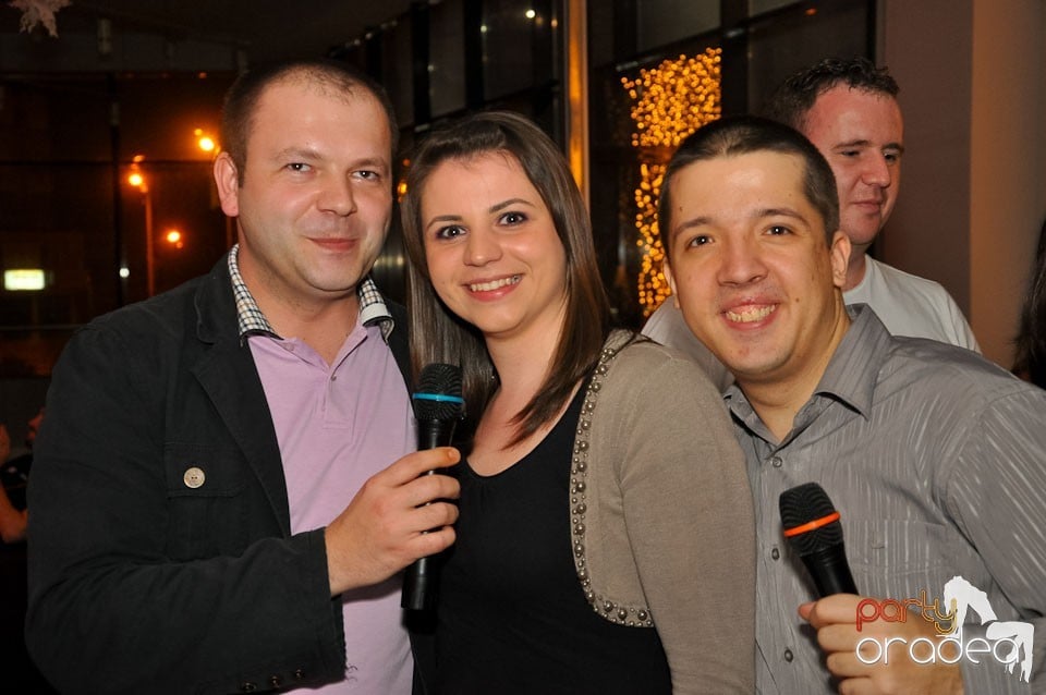 Seară de karaoke în Blondy's, 