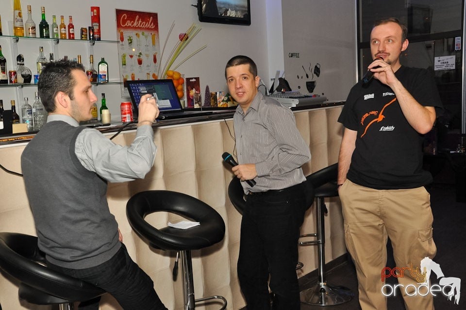 Seară de karaoke în Blondy's, 