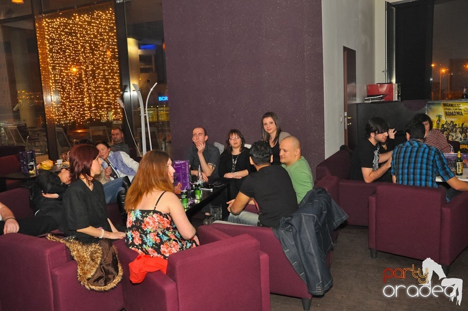 Seară de karaoke în Blondy's, 