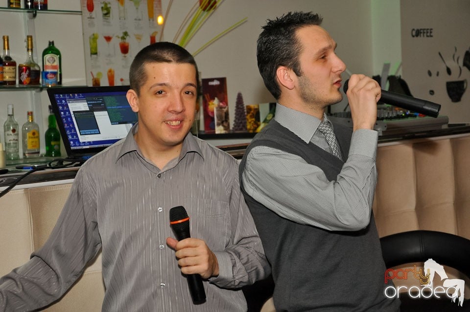 Seară de karaoke în Blondy's, 