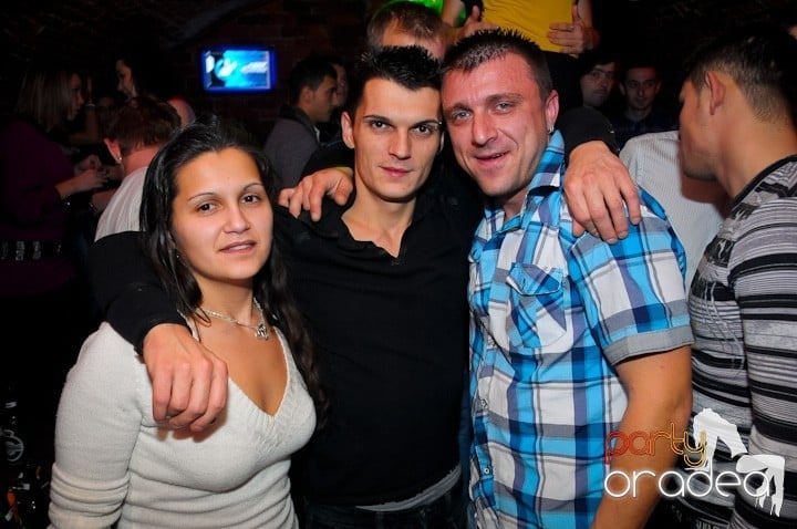 Seară de seară în Escape,