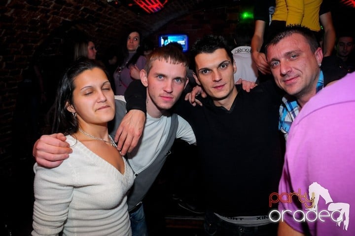 Seară de seară în Escape,
