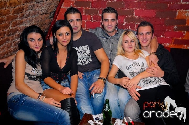Seară de seară în Escape,