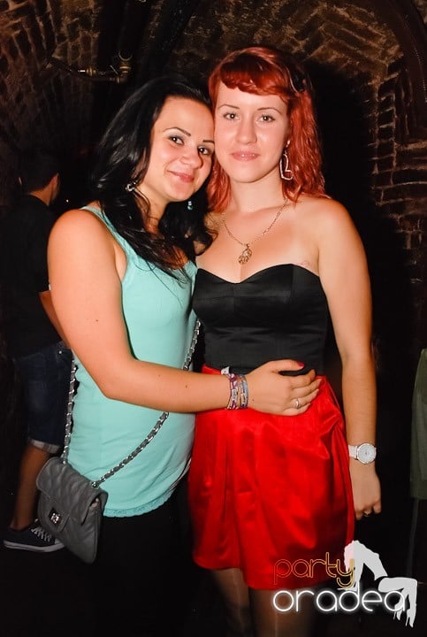 Seară incendiară în Club Escape,