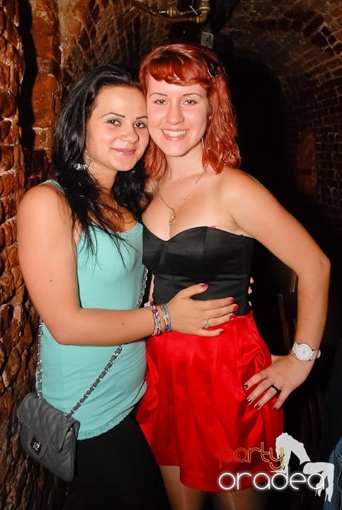 Seară incendiară în Club Escape,