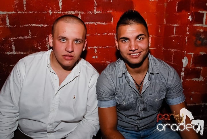 Seară incendiară în Club Escape,