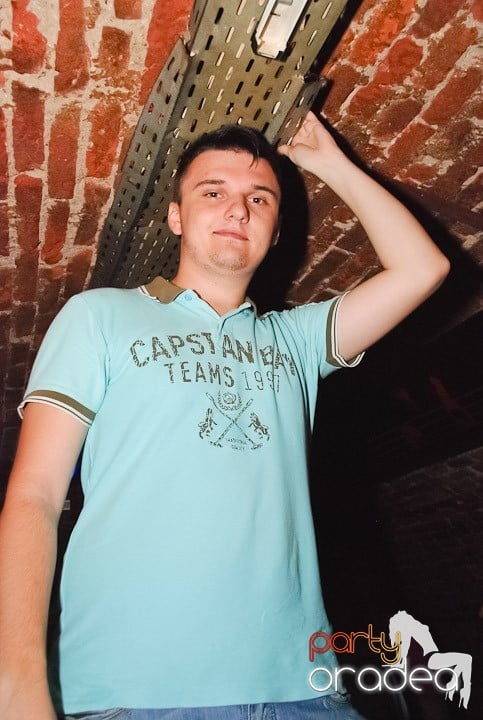 Seară incendiară în Club Escape,
