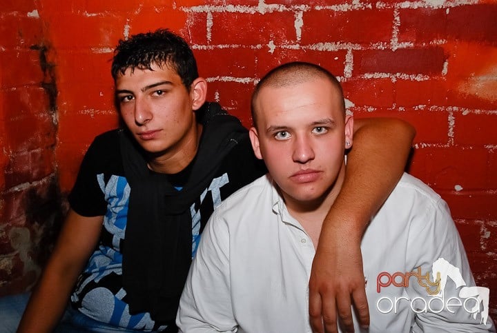 Seară incendiară în Club Escape,