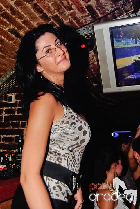 Seară incendiară în Club Escape,