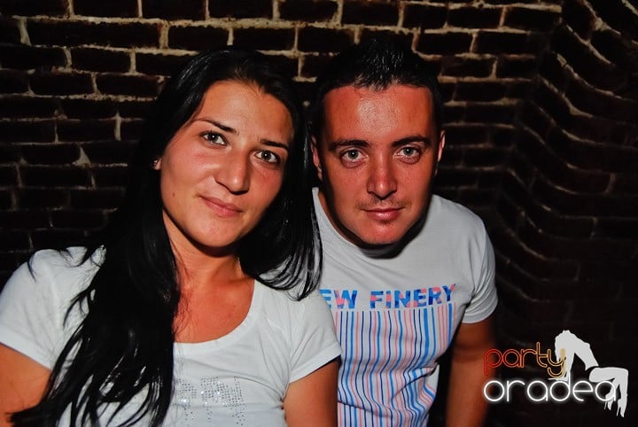 Seară incendiară în Club Escape,