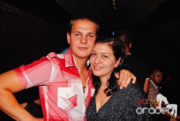 Seară incendiară în Club Escape,