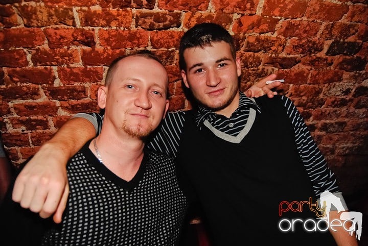 Seară incendiară în Club Escape,