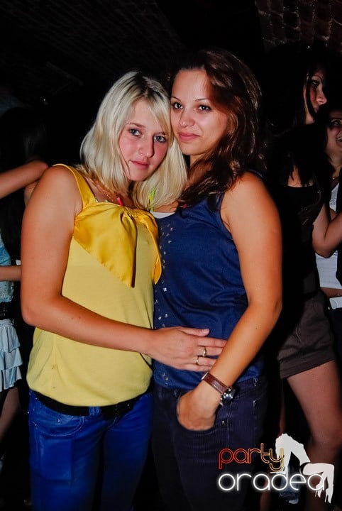 Seară incendiară în Club Escape,