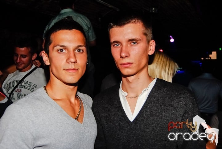 Seară incendiară în Club Escape,
