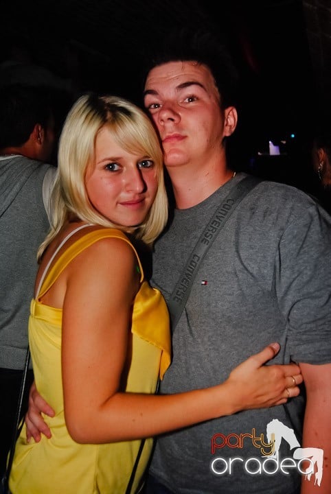 Seară incendiară în Club Escape,