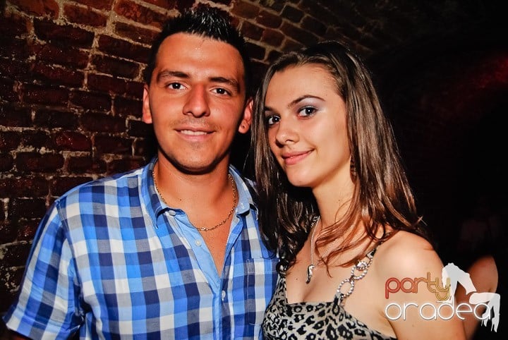 Seară incendiară în Club Escape,