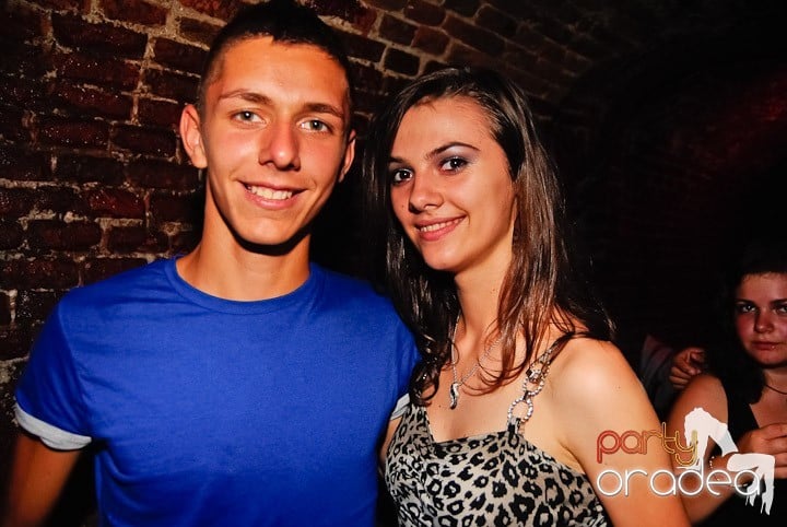 Seară incendiară în Club Escape,