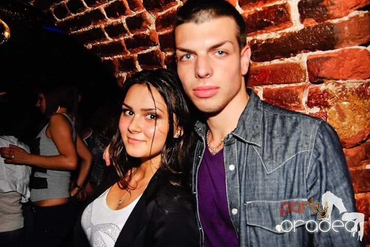 Seară incendiară în Club Escape,