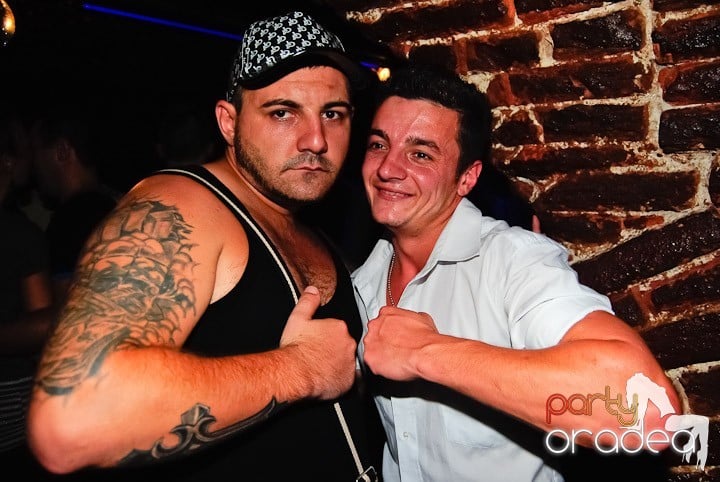 Seară incendiară în Club Escape,