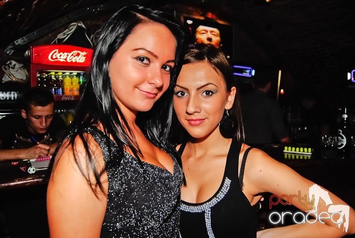 Seară incendiară în Club Escape,