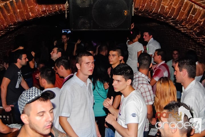 Seară incendiară în Club Escape, 