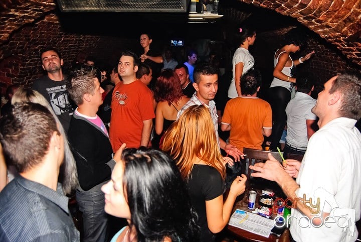 Seară incendiară în Club Escape,