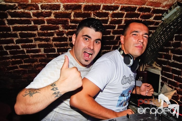 Seară incendiară în Club Escape,