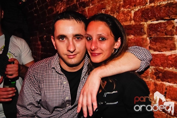 Seară incendiară în Club Escape,