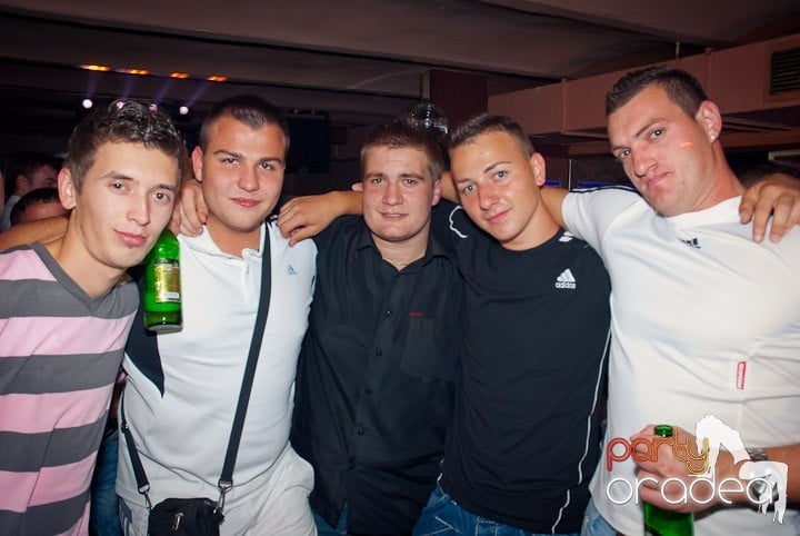 Seven sâmbătă noaptea, 