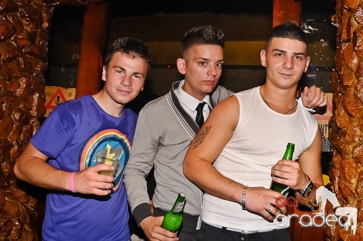 Sfârşit de săptămână cu distracţie şi muzică bună în Downtown,