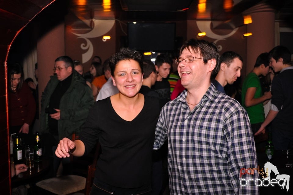 Sfârşit de săptămână în Chanson Café, 