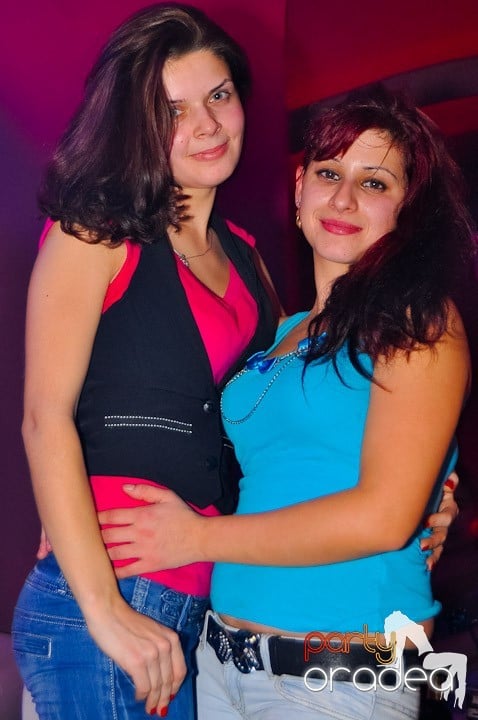 Sfârşit de săptămână în Club Atti's,