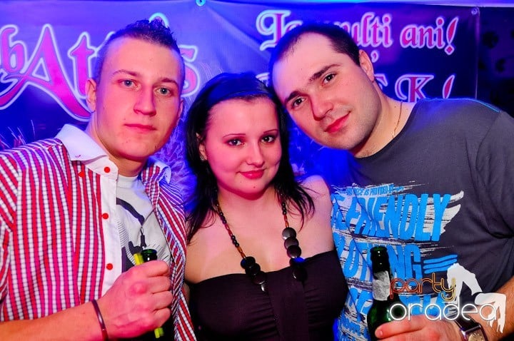 Sfârşit de săptămână în Club Atti's, 