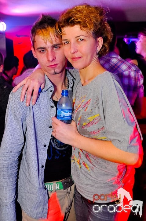 Sfârşit de săptămână în Club Atti's,