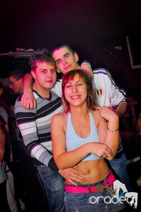 Sfârşit de săptămână în Club Atti's,
