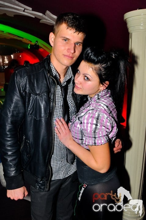 Sfârşit de săptămână în Club Atti's, 